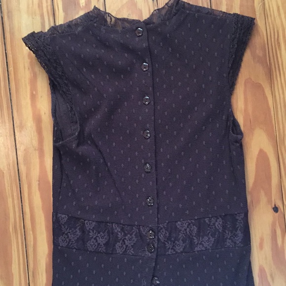 Lace-detail button-back top - Picture 5 of 6